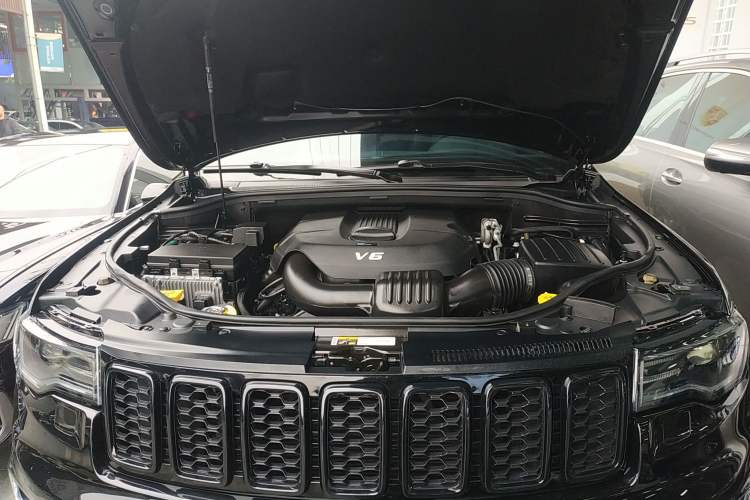 Used Jeep Grand Cherokee 2020 3.0L Elite Navigation Edition Engine Bay