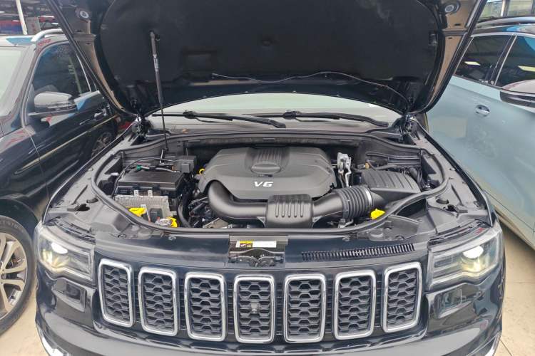 Used Jeep Grand Cherokee 2020 3.0L Elite Navigation Edition Engine Bay