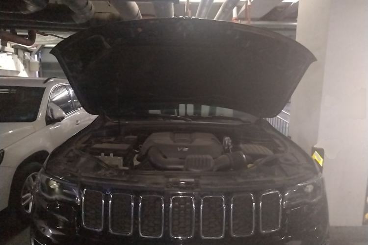 Used Jeep Grand Cherokee 2020 3.0L Elite Navigation Edition Engine Bay