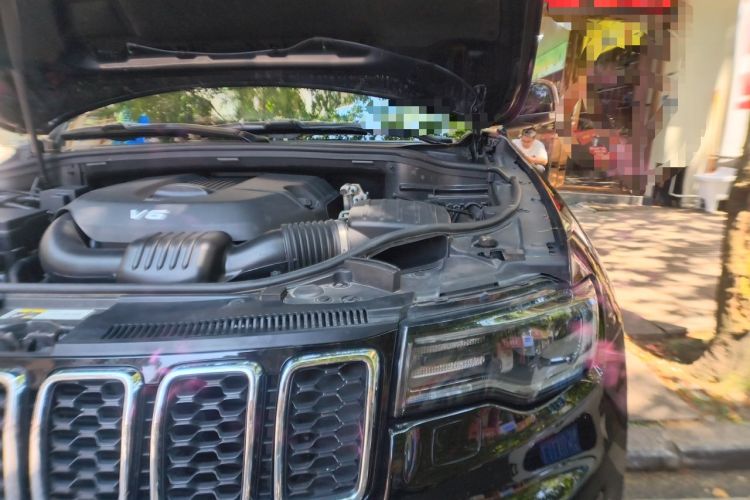 Used Jeep Grand Cherokee 2020 3.0L Elite Navigation Edition Engine Bay Left