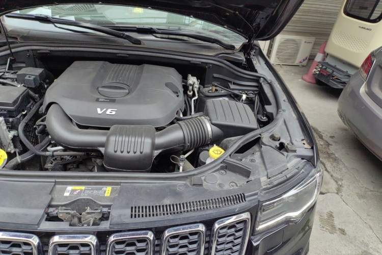 Used Jeep Grand Cherokee 2020 3.0L Elite Navigation Edition Engine Bay Left