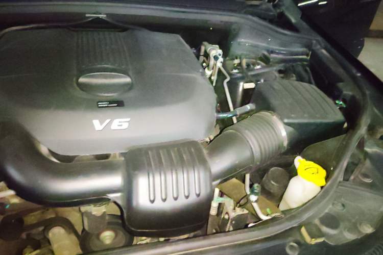 Used Jeep Grand Cherokee 2020 3.0L Elite Navigation Edition Engine Bay Left