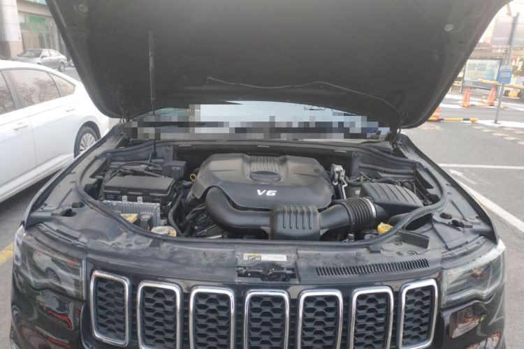 Used Jeep Grand Cherokee 2020 3.0L Elite Navigation Edition Engine Bay