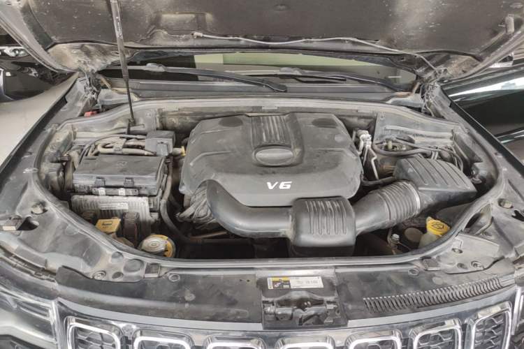 Used Jeep Grand Cherokee 2020 3.0L Elite Navigation Edition Engine Bay