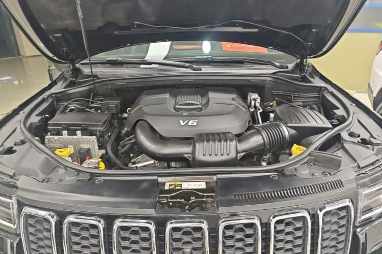 Used Jeep Grand Cherokee 2020 3.0L Professional Navigation Edition Engine Bay
