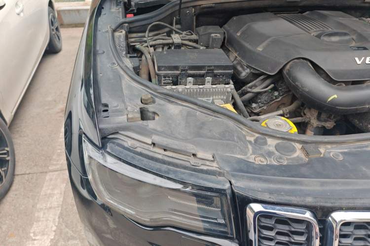 Used Jeep Grand Cherokee 2020 3.0L Elite Navigation Edition Engine Bay Right