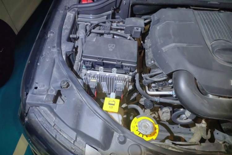 Used Jeep Grand Cherokee 2020 3.0L Elite Navigation Edition Engine Bay Right