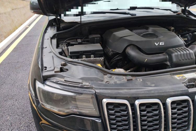 Used Jeep Grand Cherokee 2020 3.0L Elite Navigation Edition Engine Bay Right