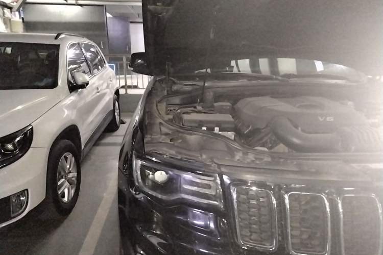 Used Jeep Grand Cherokee 2020 3.0L Elite Navigation Edition Engine Bay Right