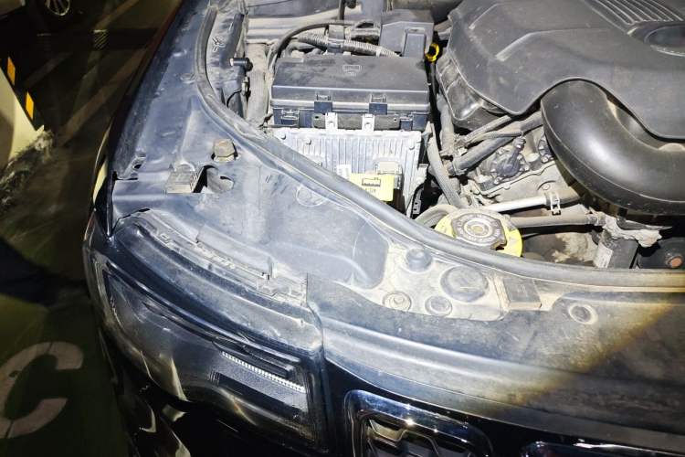 Used Jeep Grand Cherokee 2020 3.0L Elite Navigation Edition Engine Bay Right