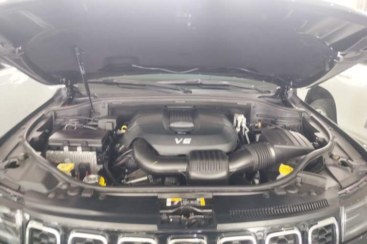 Used Jeep Grand Cherokee 2020 3.0L Elite Navigation Edition Engine Bay