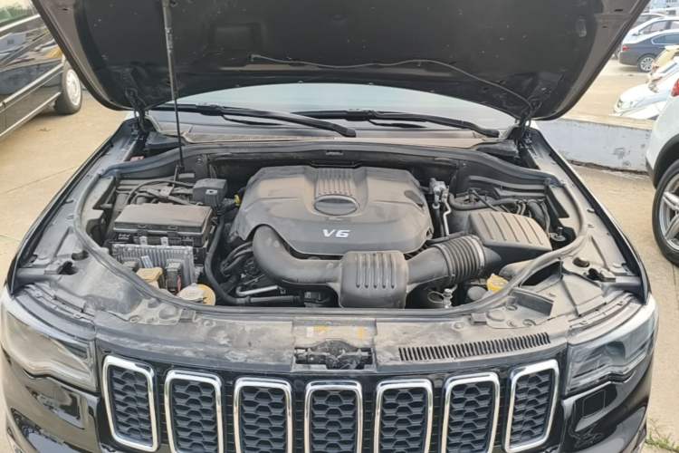 Used Jeep Grand Cherokee 2020 3.0L Professional Navigation Edition Engine Bay