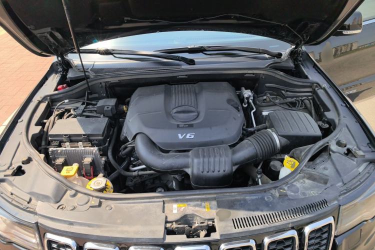 Used Jeep Grand Cherokee 2020 3.0L Elite Navigation Edition Engine Bay