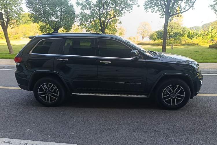 Used Jeep Grand Cherokee 2020 3.0L Professional Navigation Edition Exterior 2