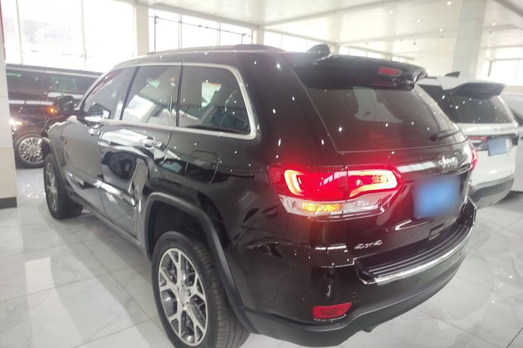 Used Jeep Grand Cherokee 2020 3.0L Elite Navigation Edition Exterior 2