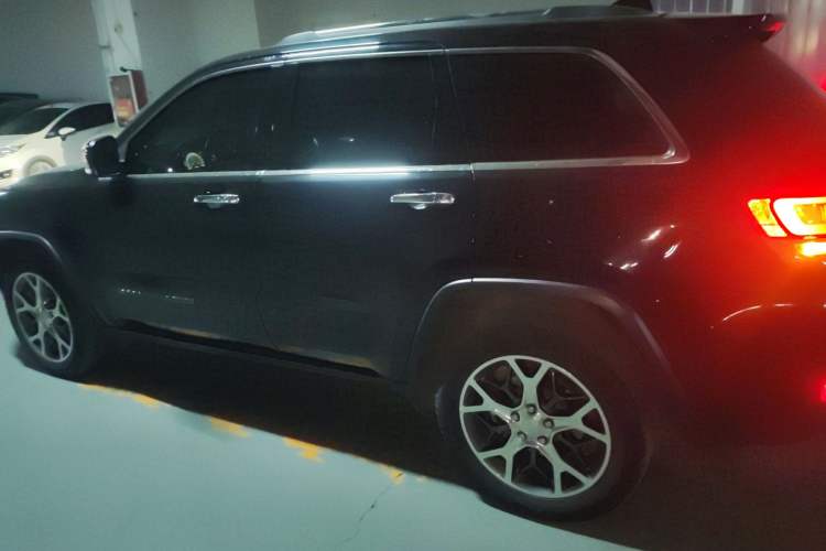 Used Jeep Grand Cherokee 2020 3.0L Elite Navigation Edition Exterior 3