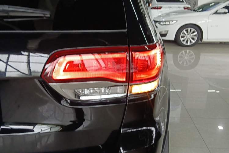 Used Jeep Grand Cherokee 2020 3.0L Professional Navigation Edition Exterior 3