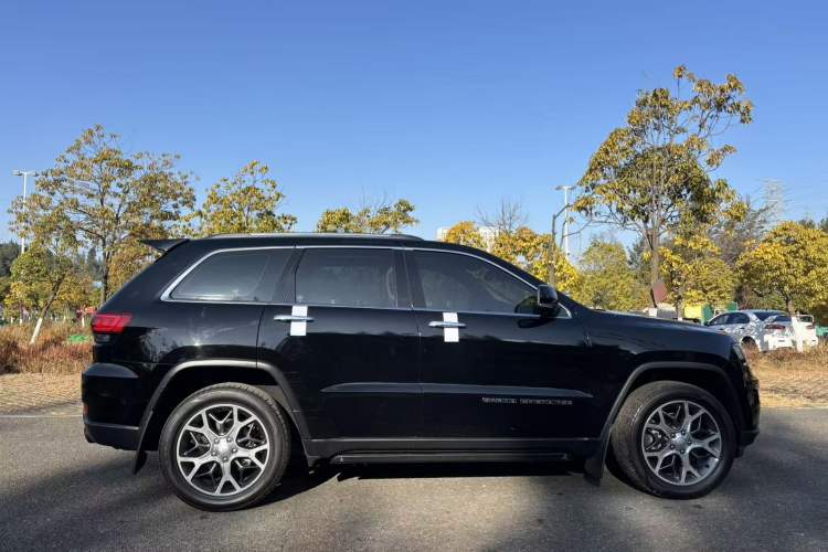 Used Jeep Grand Cherokee 2020 3.0L Elite Navigation Edition Exterior 8