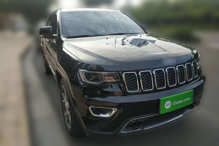 Used Jeep Grand Cherokee 2020 3.0L Elite Navigation Edition Front Right 45 Deg