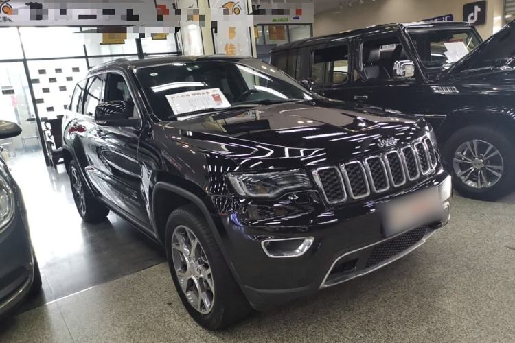 Used Jeep Grand Cherokee 2020 3.0L Elite Navigation Edition Front Right 45 Deg
