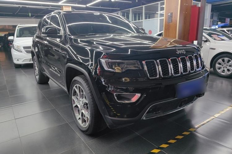 Used Jeep Grand Cherokee 2020 3.0L Elite Navigation Edition Front Right 45 Deg