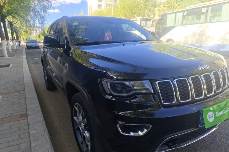 Used Jeep Grand Cherokee 2020 3.6L Elite Navigation Edition Front Right 45 Deg