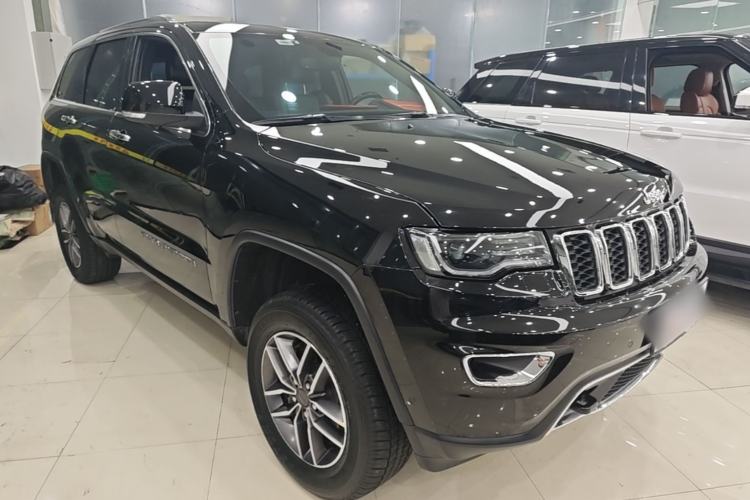 Used Jeep Grand Cherokee 2020 3.0L Professional Navigation Edition Front Right 45 Deg
