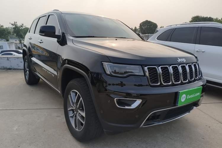 Used Jeep Grand Cherokee 2020 3.0L Professional Navigation Edition Front Right 45 Deg