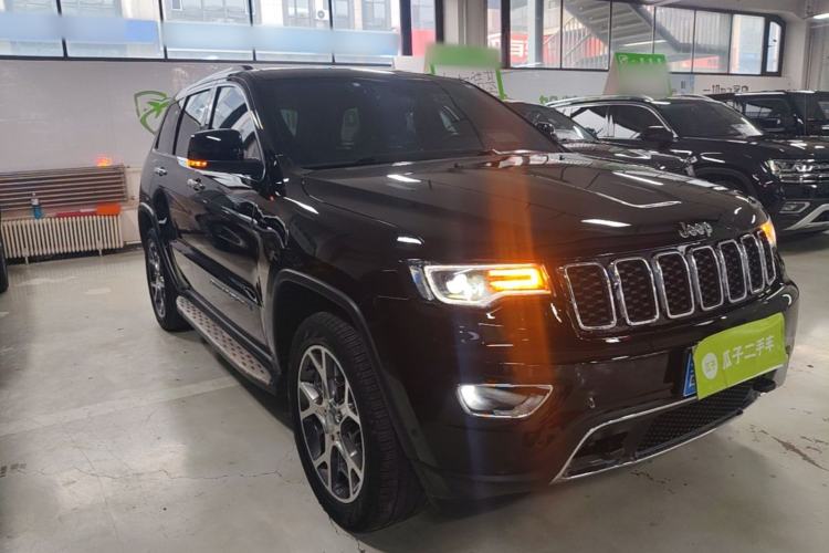 Used Jeep Grand Cherokee 2020 3.0L Elite Navigation Edition Front Right 45 Deg
