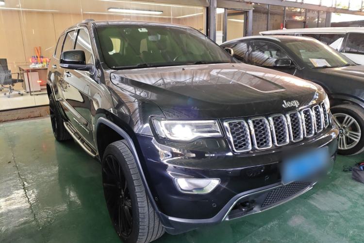 Used Jeep Grand Cherokee 2020 3.0L Professional Navigation Edition Front Right 45 Deg