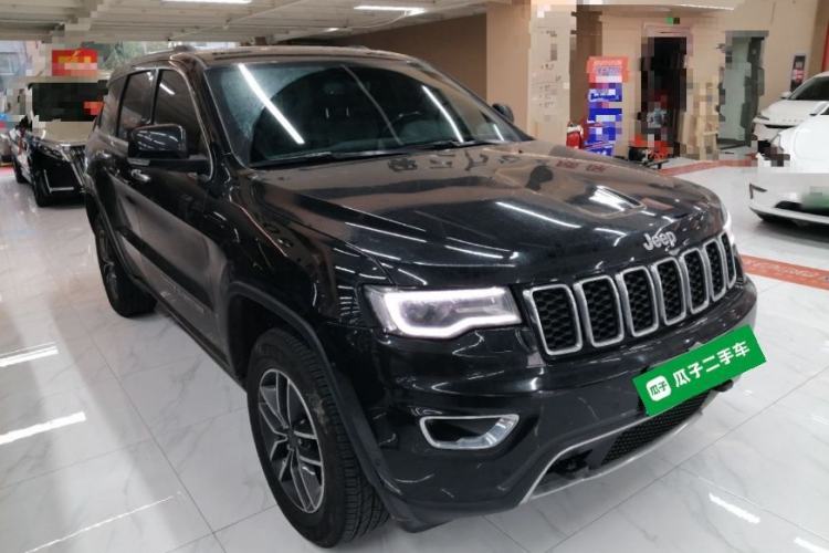 Used Jeep Grand Cherokee 2020 3.0L Professional Navigation Edition Front Right 45 Deg