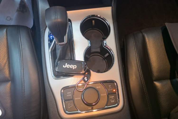 Used Jeep Grand Cherokee 2020 3.0L Elite Navigation Edition Gear Lever