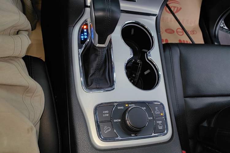 Used Jeep Grand Cherokee 2020 3.0L Elite Navigation Edition Gear Lever