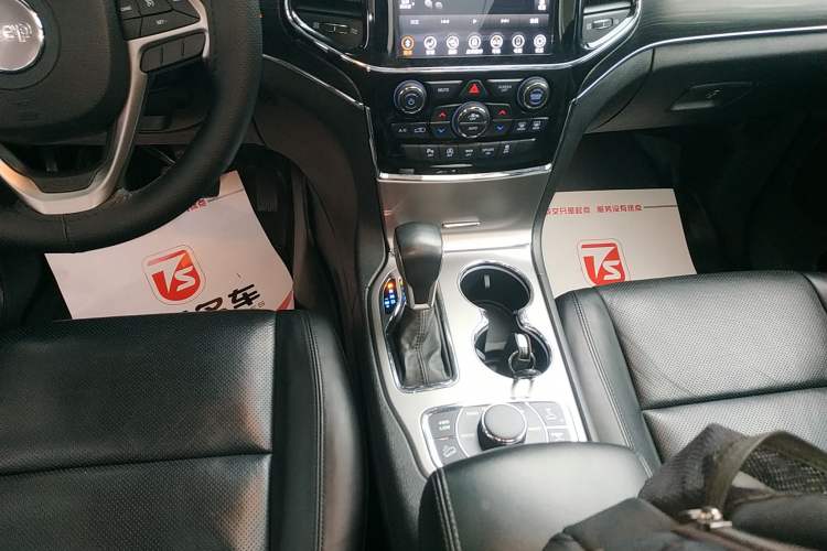Used Jeep Grand Cherokee 2020 3.0L Elite Navigation Edition Gear Lever
