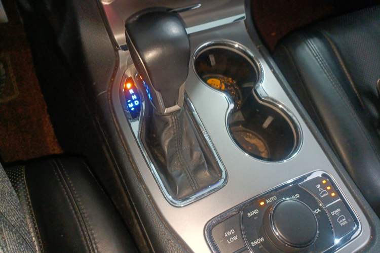 Used Jeep Grand Cherokee 2020 3.0L Elite Navigation Edition Gear Lever