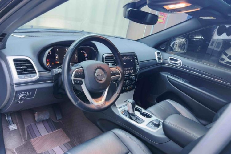 Used Jeep Grand Cherokee 2020 3.0L Elite Navigation Edition Interior 1