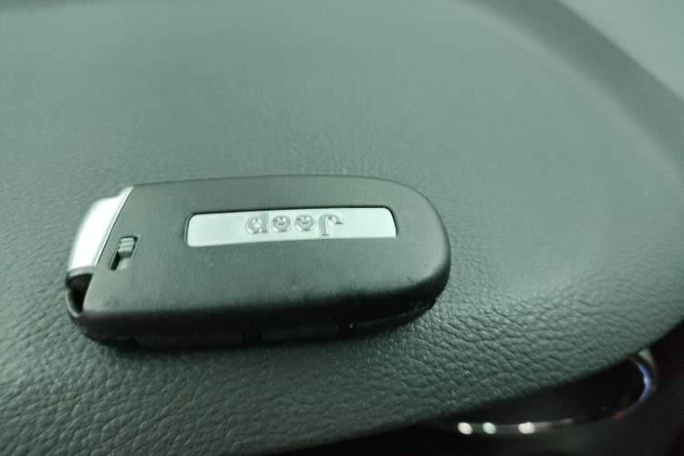 Used Jeep Grand Cherokee 2020 3.0L Professional Navigation Edition Interior 1