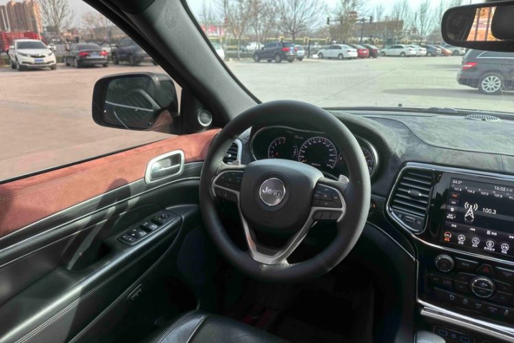 Used Jeep Grand Cherokee 2020 3.0L Elite Navigation Edition Interior 1