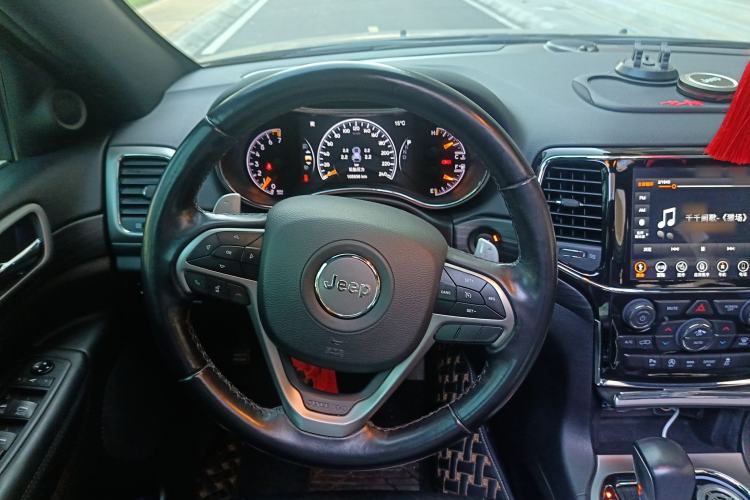 Used Jeep Grand Cherokee 2020 3.0L Professional Navigation Edition Interior 10