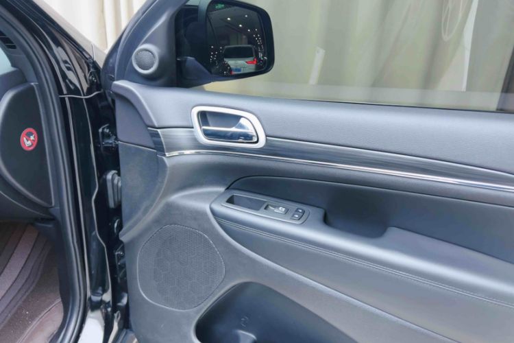 Used Jeep Grand Cherokee 2020 3.0L Elite Navigation Edition Interior 10