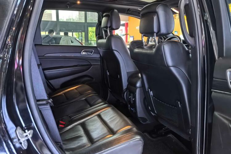 Used Jeep Grand Cherokee 2020 3.0L Elite Navigation Edition Interior 10