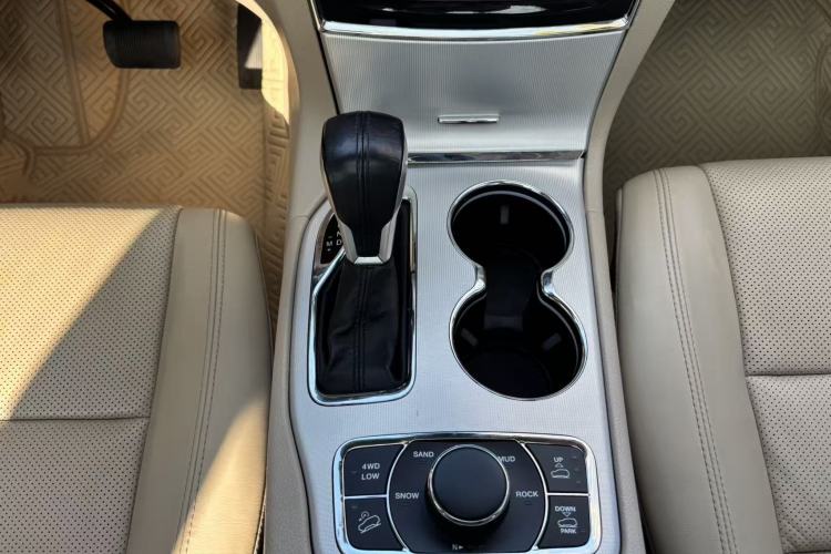 Used Jeep Grand Cherokee 2020 3.0L Elite Navigation Edition Interior 10