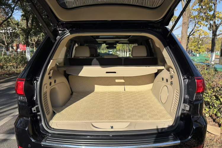 Used Jeep Grand Cherokee 2020 3.0L Elite Navigation Edition Interior 11
