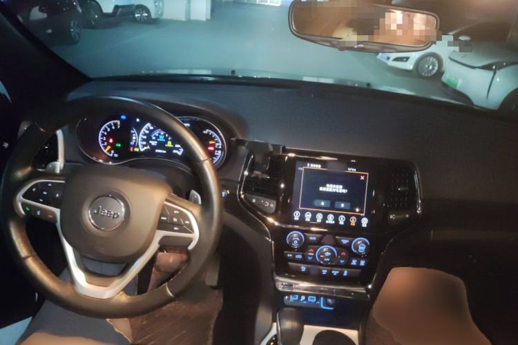 Used Jeep Grand Cherokee 2020 3.0L Elite Navigation Edition Interior 2