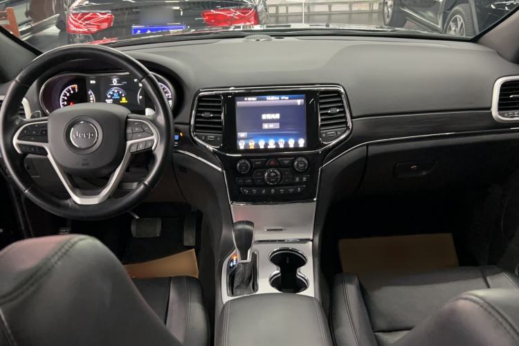 Used Jeep Grand Cherokee 2020 3.0L Elite Navigation Edition Interior 2