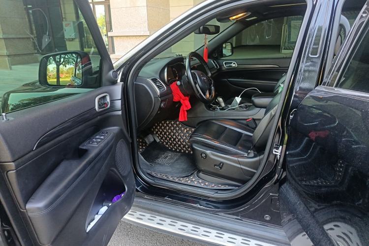 Used Jeep Grand Cherokee 2020 3.0L Professional Navigation Edition Interior 2