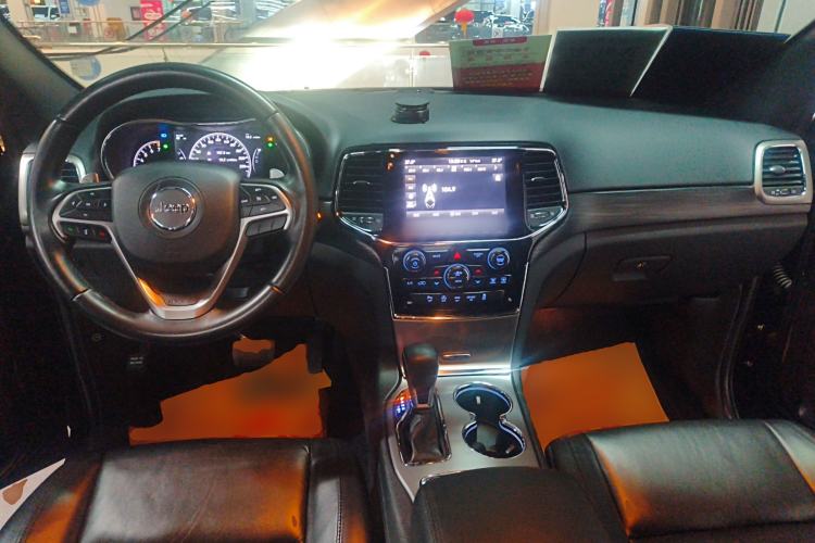 Used Jeep Grand Cherokee 2020 3.0L Professional Navigation Edition Interior 2