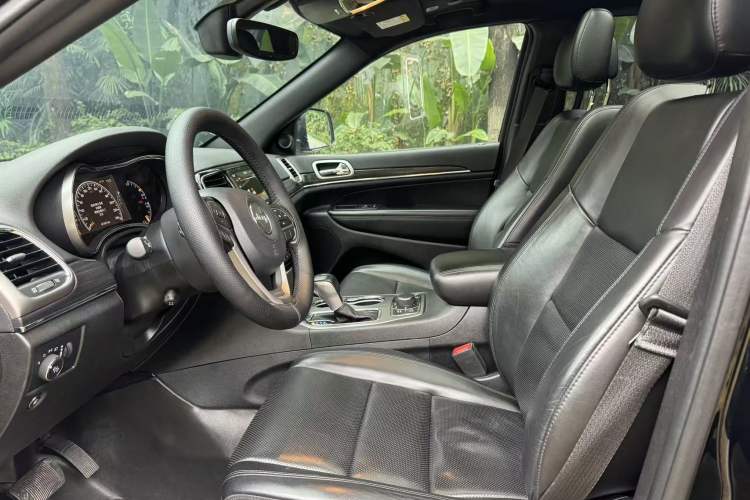 Used Jeep Grand Cherokee 2020 3.0L Elite Navigation Edition Interior 2