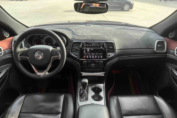 Used Jeep Grand Cherokee 2020 3.0L Elite Navigation Edition Interior 2