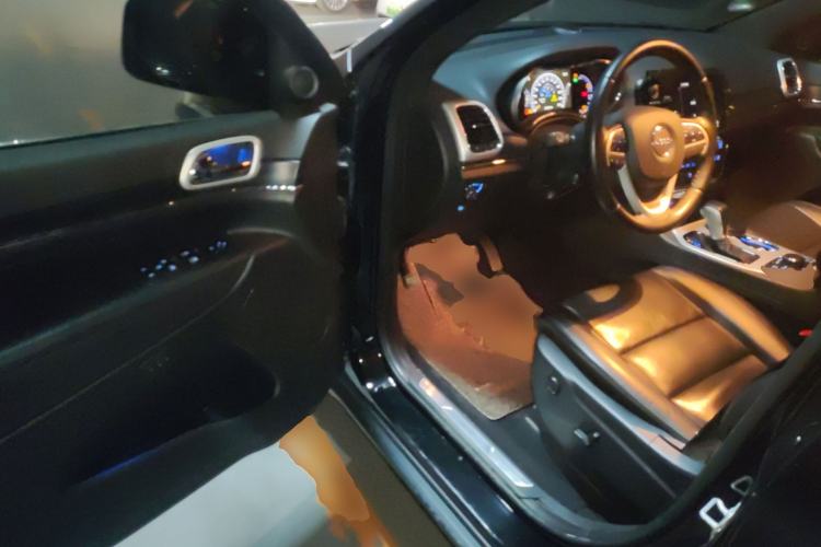 Used Jeep Grand Cherokee 2020 3.0L Elite Navigation Edition Interior 3